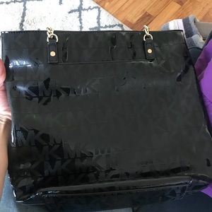 ❌SOLD❌ Michael Kors Black Patent bag-monogrammed